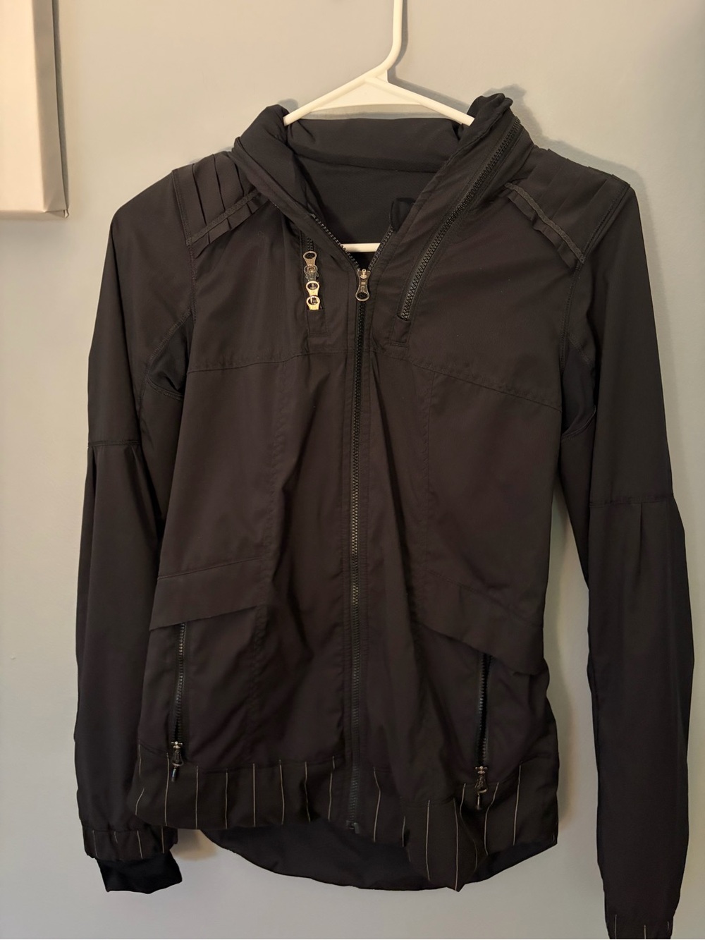 Lululemon Black Spring Forward Jacket Stowable Hood Reflective Size 6